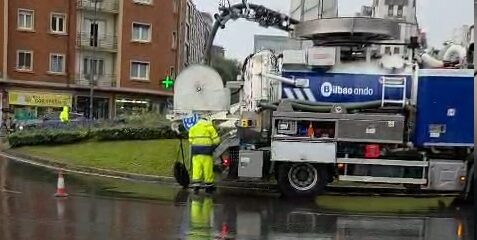 Deusto prepara sus alcantarillas ante la intensidad de las lluvias