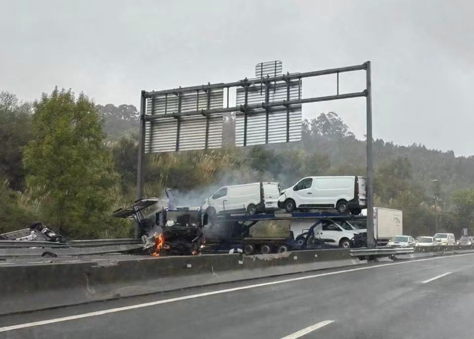 “Esto es horroroso”: el atasco de la A-8 contado desde dentro por una oyente de Radio Nervión