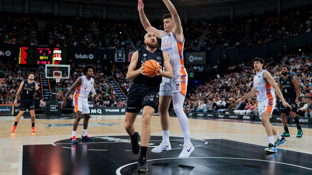 El Surne Bilbao pica piedra para tumbar a San Pablo Burgos