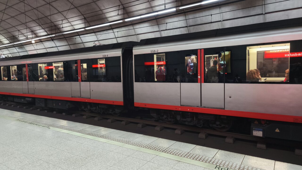 Agreden a un vigilante de seguridad del Metro de Bilbao en la estación de Ariz