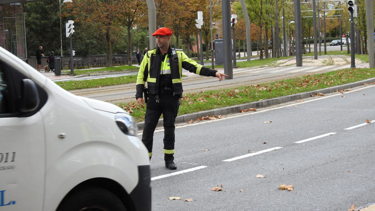 Bilbao intensifica los controles de tráfico para prevenir atropellos y vigilar los patinetes eléctricos