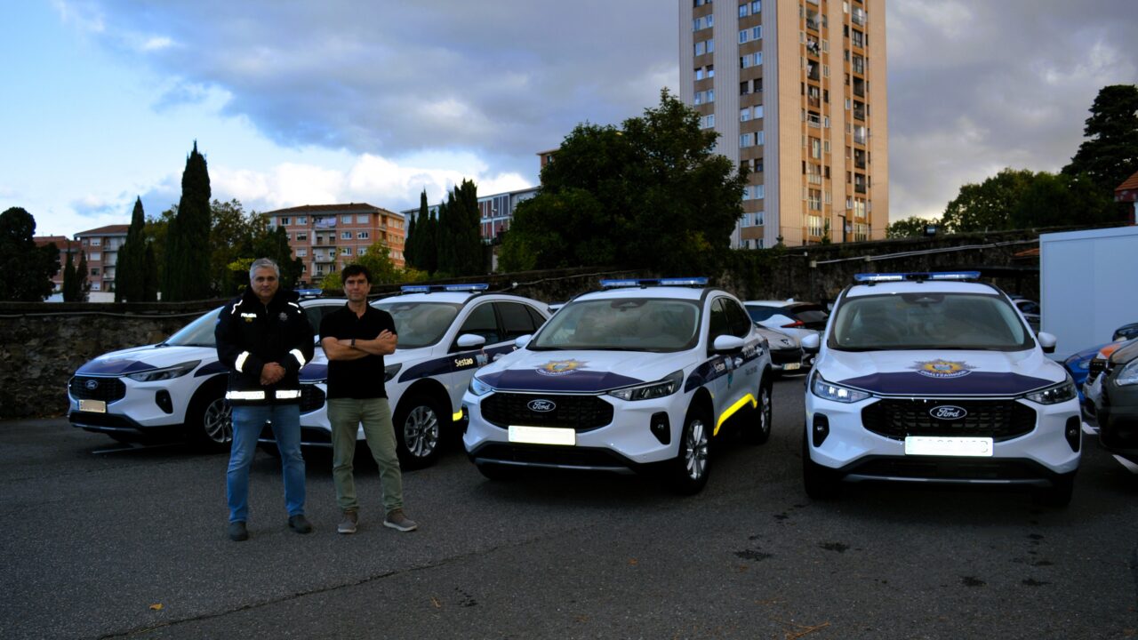 Sestao renueva los coches de la Policía Local con cuatro vehículos híbridos