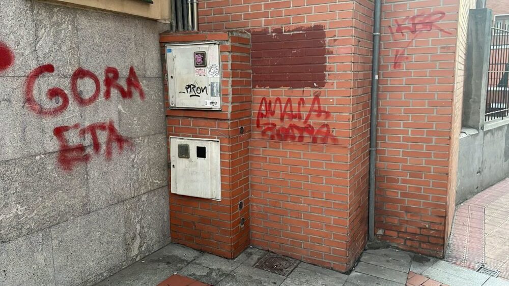Barakaldo condena las pintadas contra la alcaldesa Amaia del Campo aparecidas en Bagatza