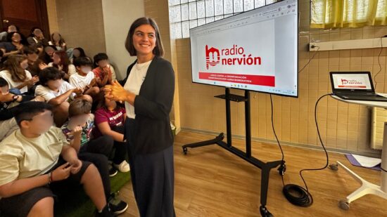 Radio Nervión lleva a las aulas su lucha contra la desinformación