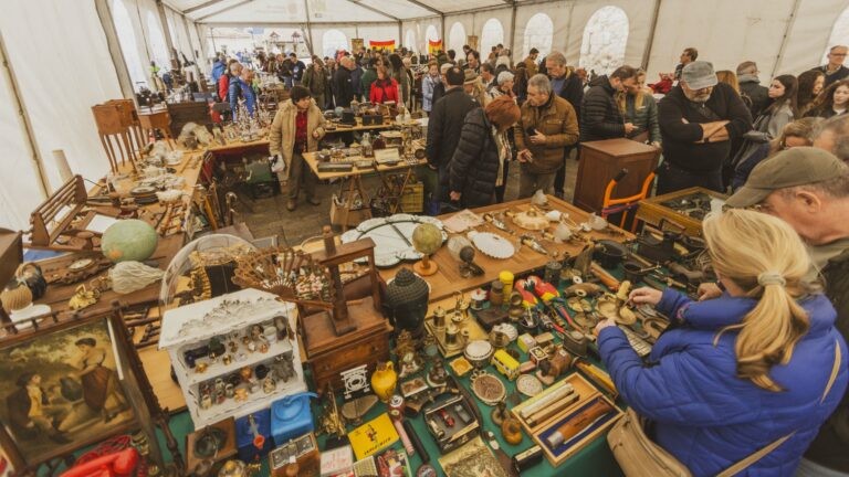 Regresa la feria de artesanía, antigüedades y coches clásicos ideal para este domingo 25 de octubre