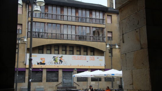 Comienza el derribo del antiguo edificio de Correos en Durango