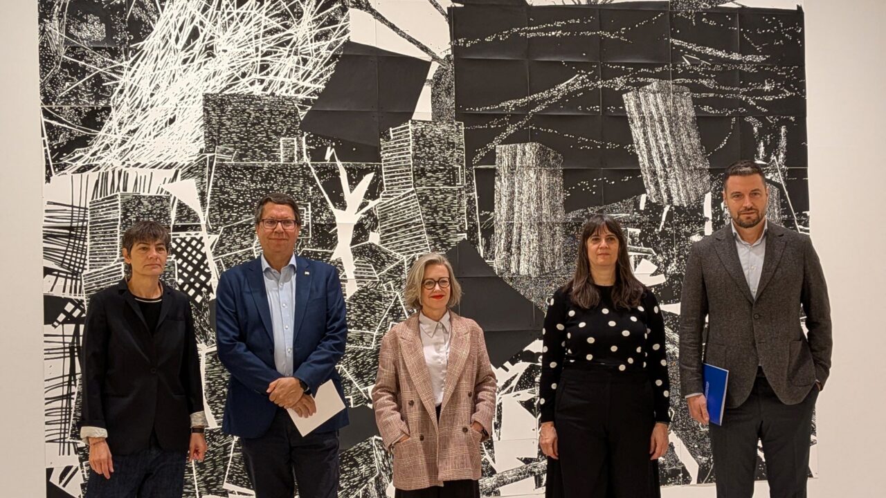 Abigail Lazkoz explora la identidad y la hibridación en la Alhóndiga de Bilbao
