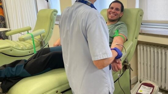 Osakidetza homenajea a 108 grandes donantes de sangre de Bizkaia