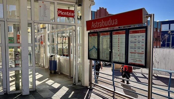 Fallece una persona arrollada por el metro en Astrabudua