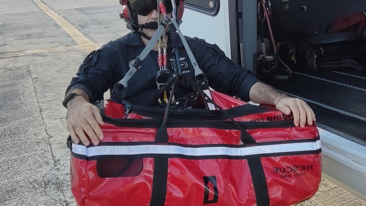 Baby Rescue: la nueva bolsa-camilla de la Ertzaintza para evacuar a niños durante los rescates