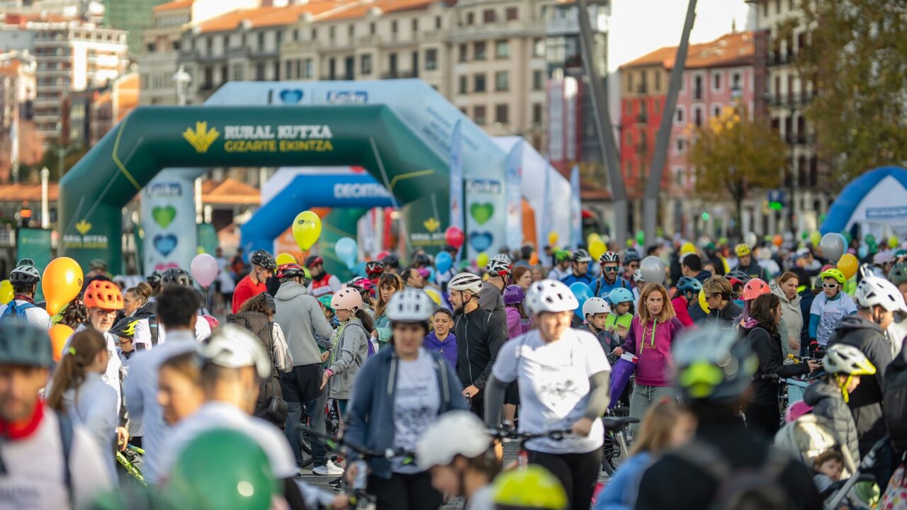 Bilbao se prepara para una gran fiesta sobre ruedas: llega la IX Bicicletada de la DYA